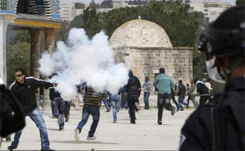 Fuerzas de la ocupación israelí irrumpen en la mezquita del Aqsa